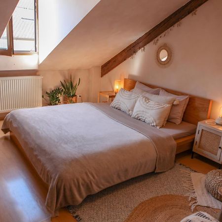 Cozy Apartment In The Heart Of The Historic City Братислава Экстерьер фото