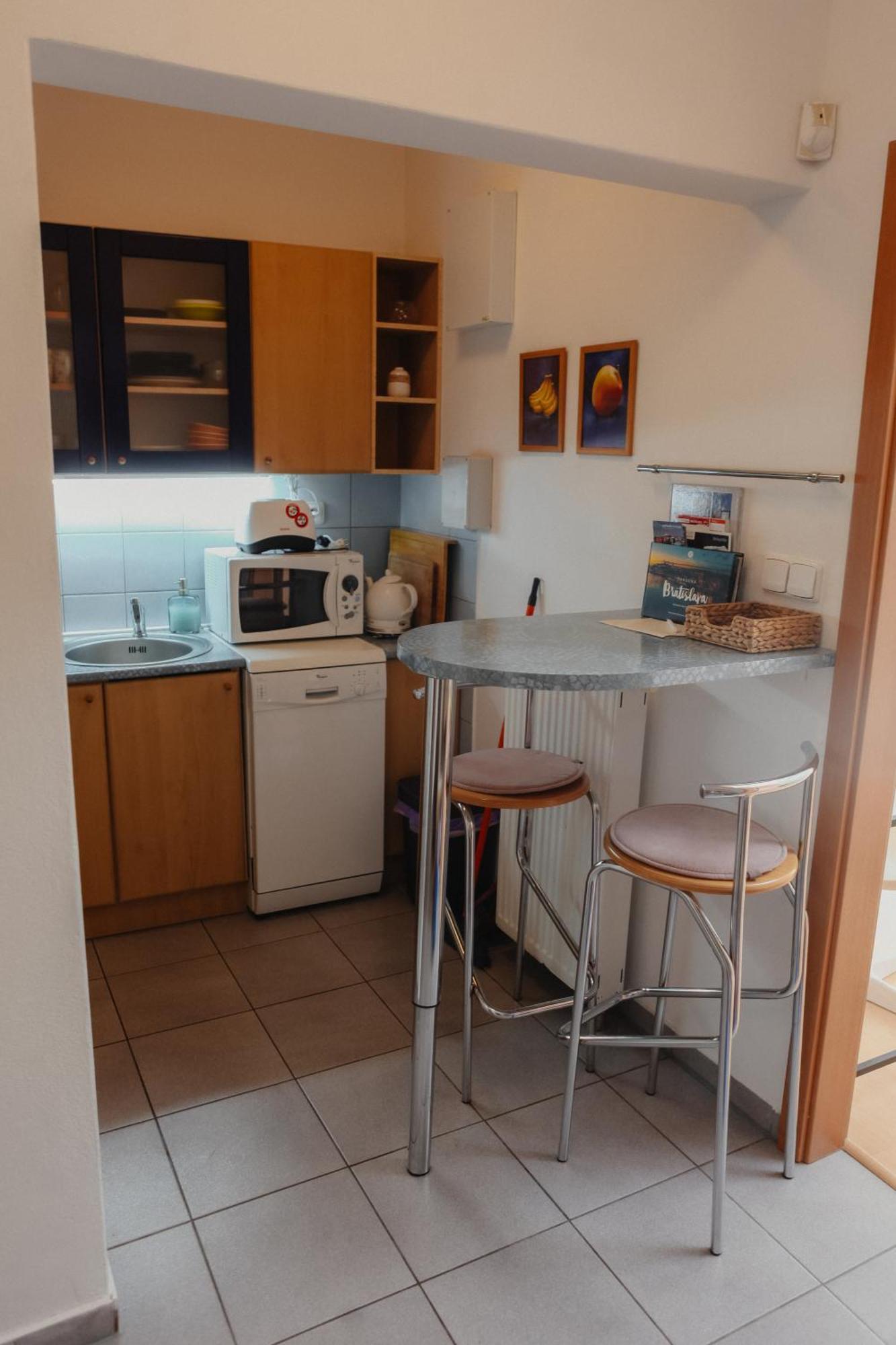 Cozy Apartment In The Heart Of The Historic City Братислава Экстерьер фото