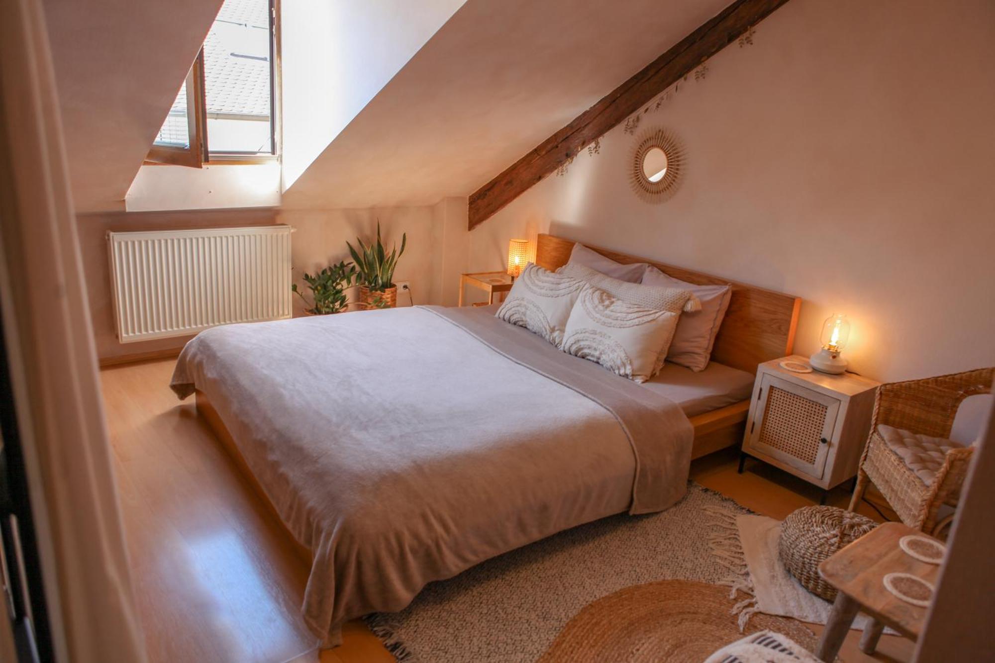 Cozy Apartment In The Heart Of The Historic City Братислава Экстерьер фото